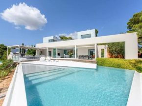 Hotel Stylish villa with infinity pool
